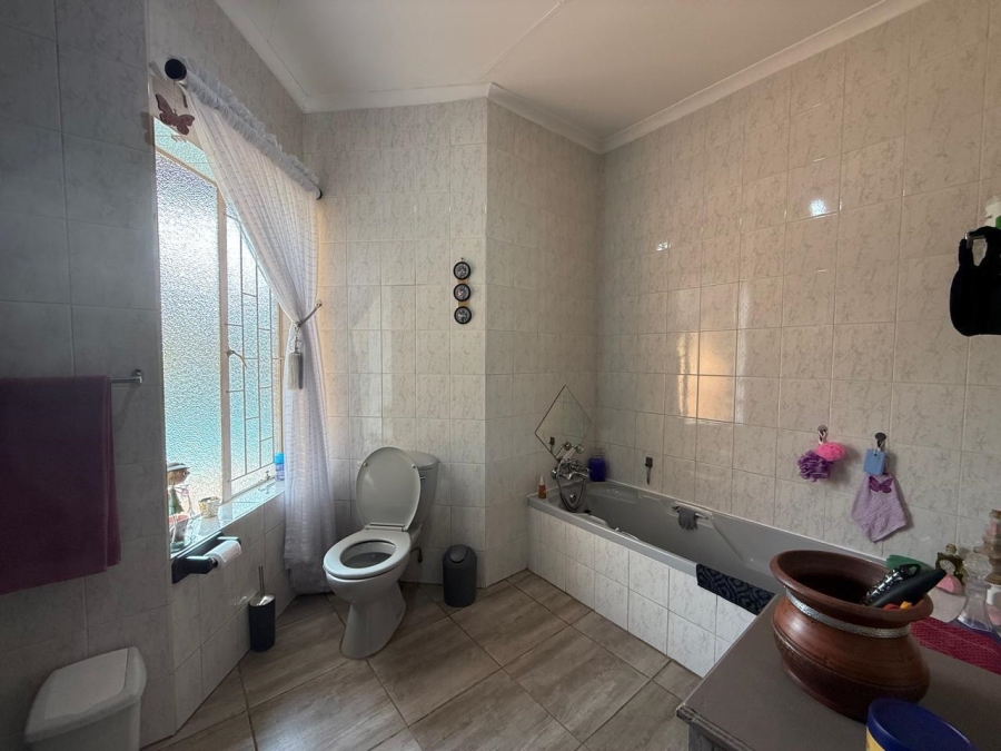 4 Bedroom Property for Sale in Geelhoutpark North West